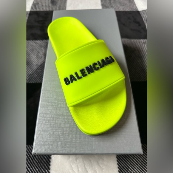 Balenciaga Slide Sandals. - Picture 2 of 5